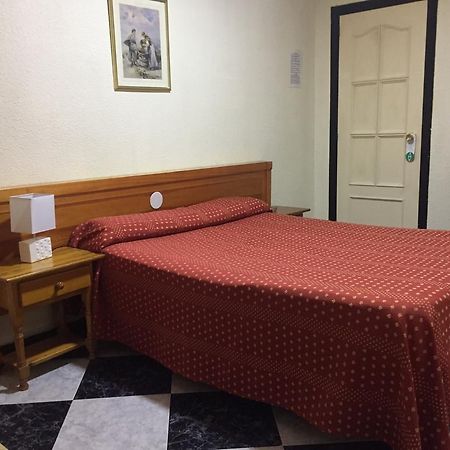 Hostal Jacinto Alcalá de Henares Esterno foto