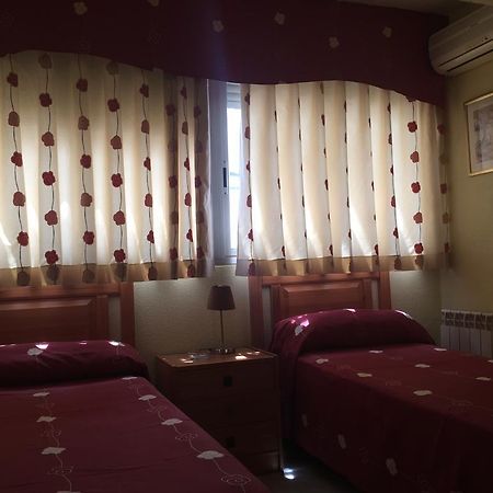 Hostal Jacinto Alcalá de Henares Esterno foto