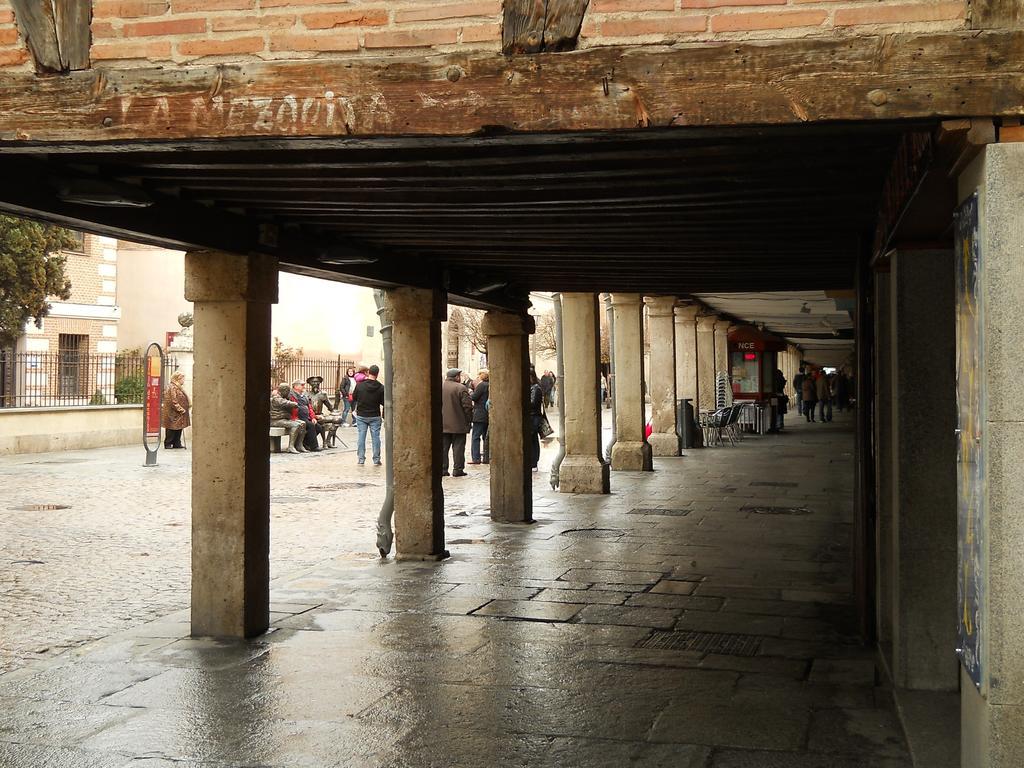 Hostal Jacinto Alcalá de Henares Esterno foto