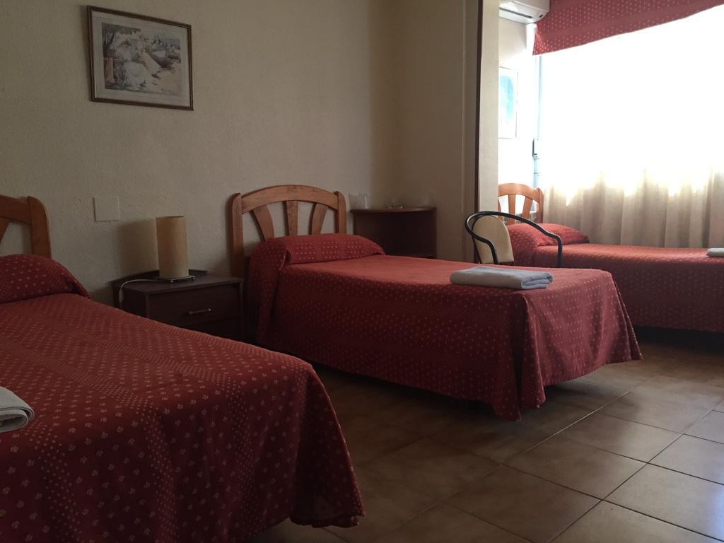 Hostal Jacinto Alcalá de Henares Esterno foto