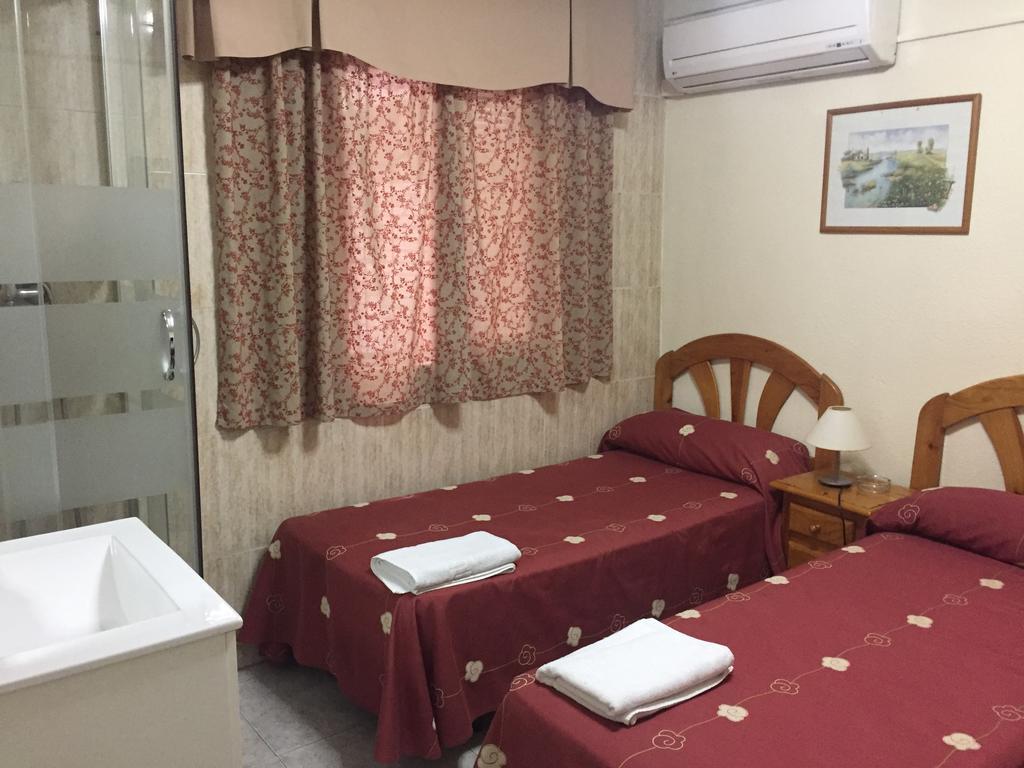 Hostal Jacinto Alcalá de Henares Esterno foto