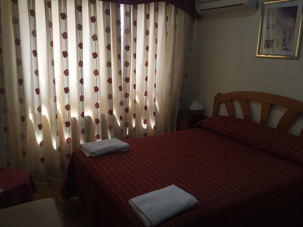 Hostal Jacinto Alcalá de Henares Esterno foto