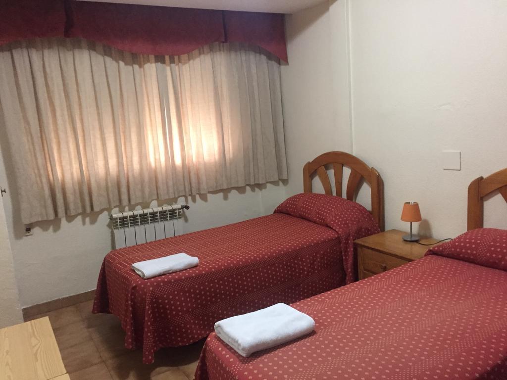 Hostal Jacinto Alcalá de Henares Esterno foto