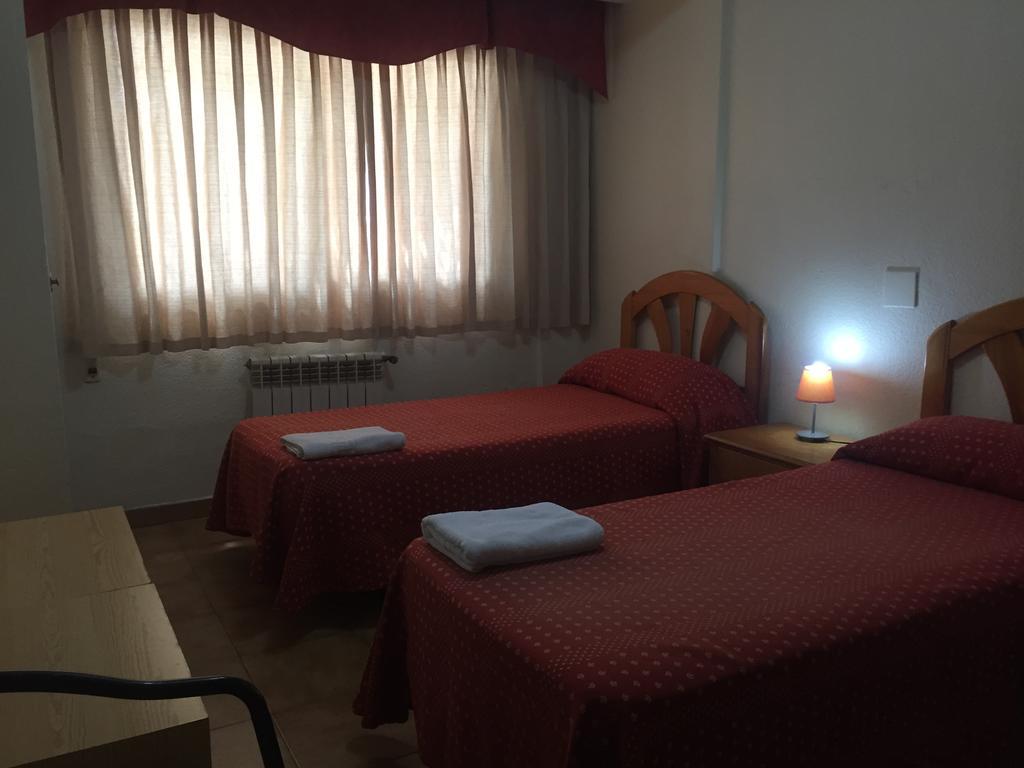 Hostal Jacinto Alcalá de Henares Esterno foto