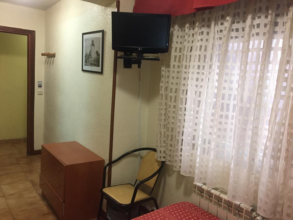 Hostal Jacinto Alcalá de Henares Esterno foto