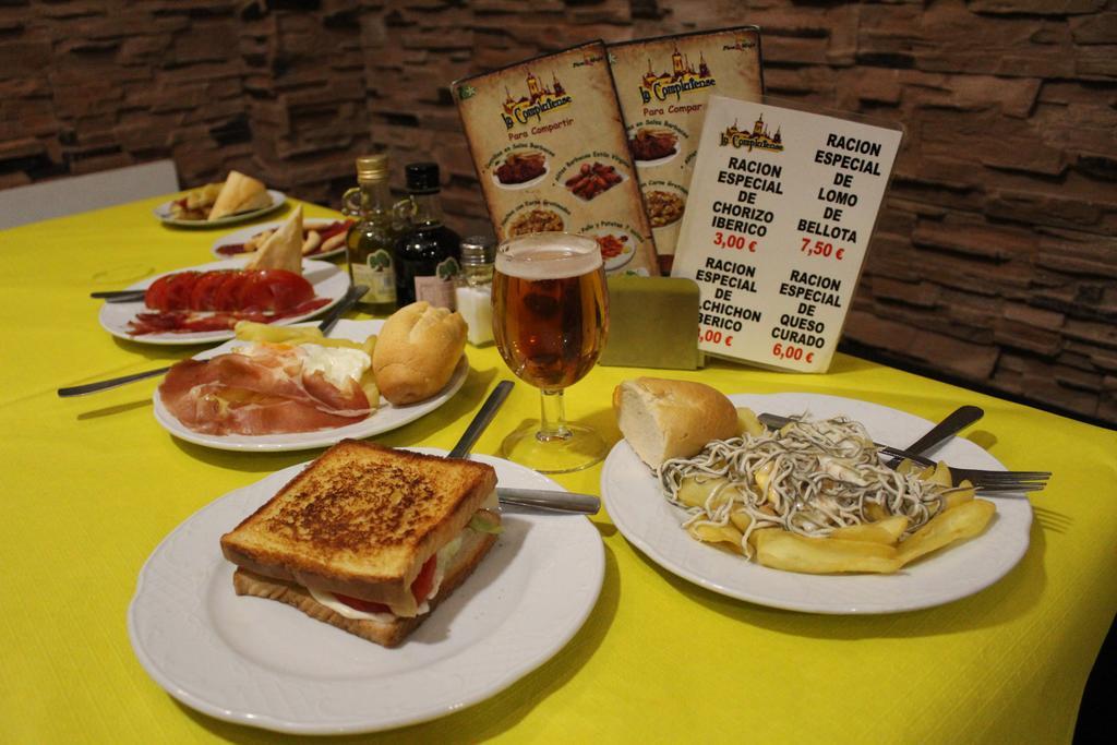 Hostal Jacinto Alcalá de Henares Esterno foto