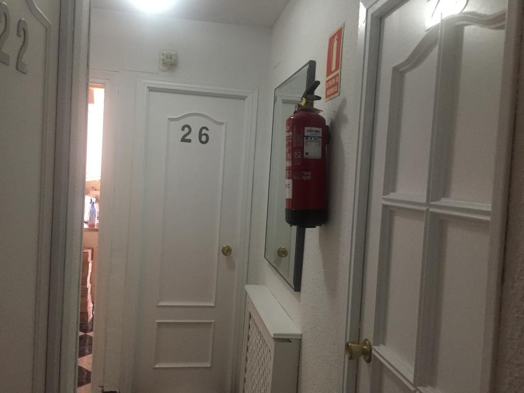 Hostal Jacinto Alcalá de Henares Esterno foto