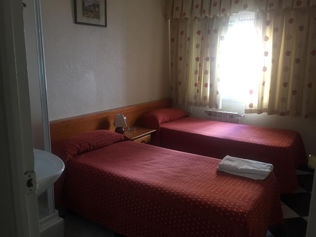 Hostal Jacinto Alcalá de Henares Esterno foto