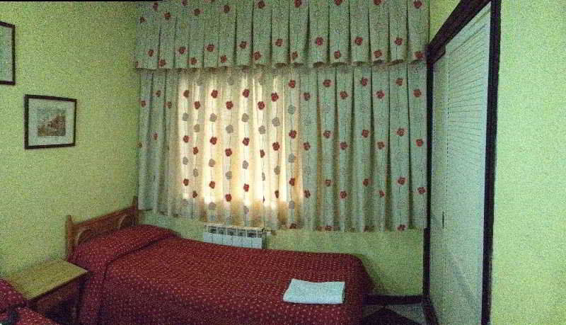 Hostal Jacinto Alcalá de Henares Esterno foto