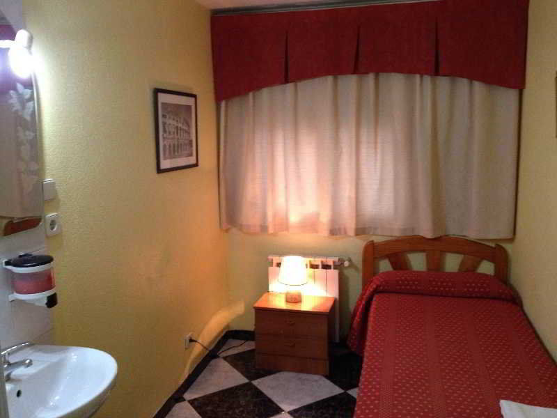 Hostal Jacinto Alcalá de Henares Esterno foto